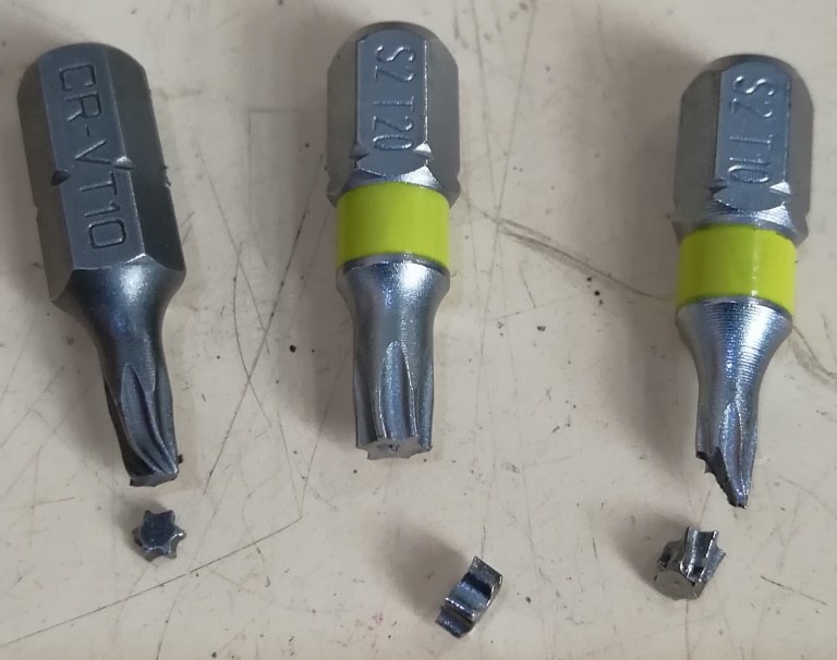 Сломанная бита после испытания шлица TORX